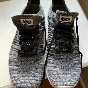 Nike Flyknit gym shoes